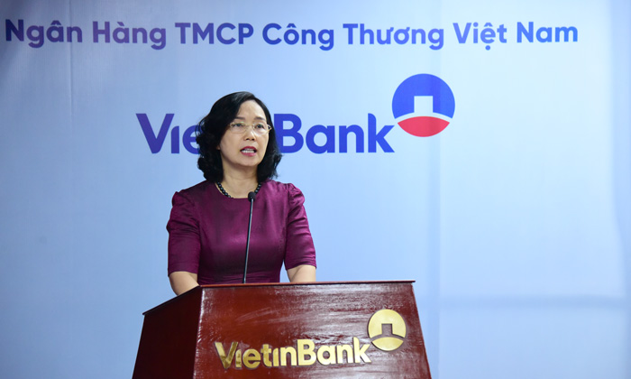 Bà Trần Thị Minh Đức - Giám đốc Khối Vận hành, hàm Phó Tổng Giám đốc, Trưởng Dự án phát biểu tại buổi Lễ