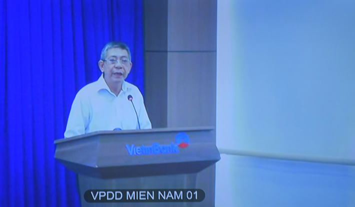 Đồng chí Nguyễn Hoàng Dũng - Phó Tổng Giám đốc phụ trách Ban Điều hành VietinBank trình bày báo cáo sơ kết hoạt động kinh doanh 9 tháng đầu năm 2021