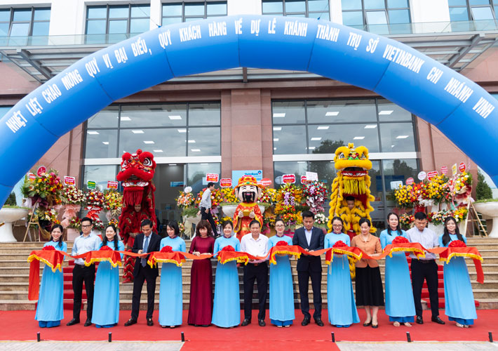 Công bố quyết định đổi tên và khánh thành trụ sở mới VietinBank Vinh