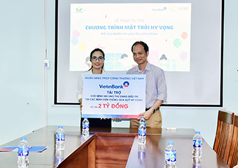 VietinBank trao tặng kinh phí hỗ trợ cho bệnh nhi ung thư